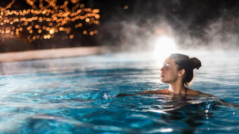 Wellness im Herbst: Baden im Mondschein