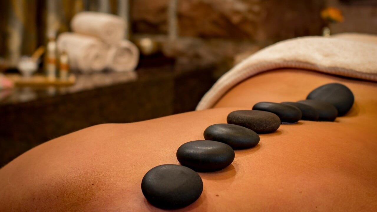 Hot Stone Massage: 5 Gründe für die tolle Massage