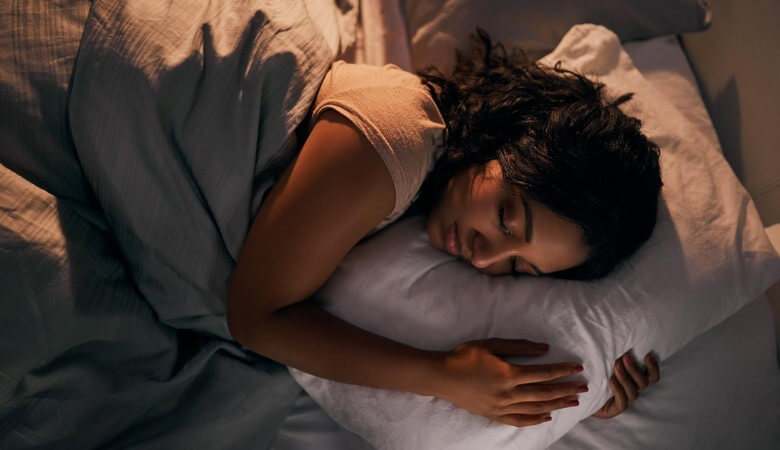 Bauchspeck loswerden: Stoffwechsel nach dem Schlaf ankurbeln