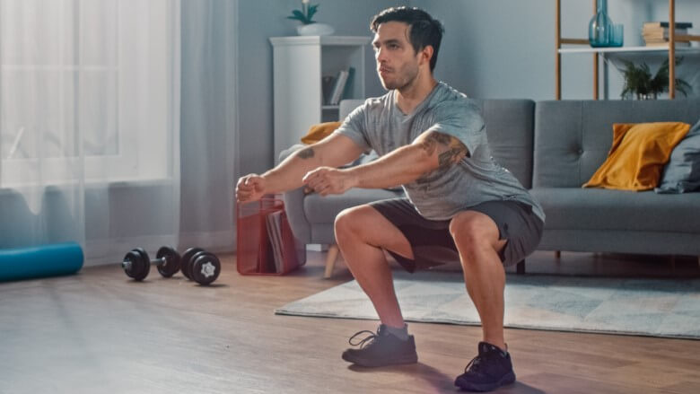 Fitnessübungen für Zuhause: Sumo Squats