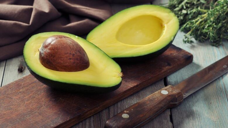 Gesundes Haar: Ausreichend Nährstoffe durch Avocados